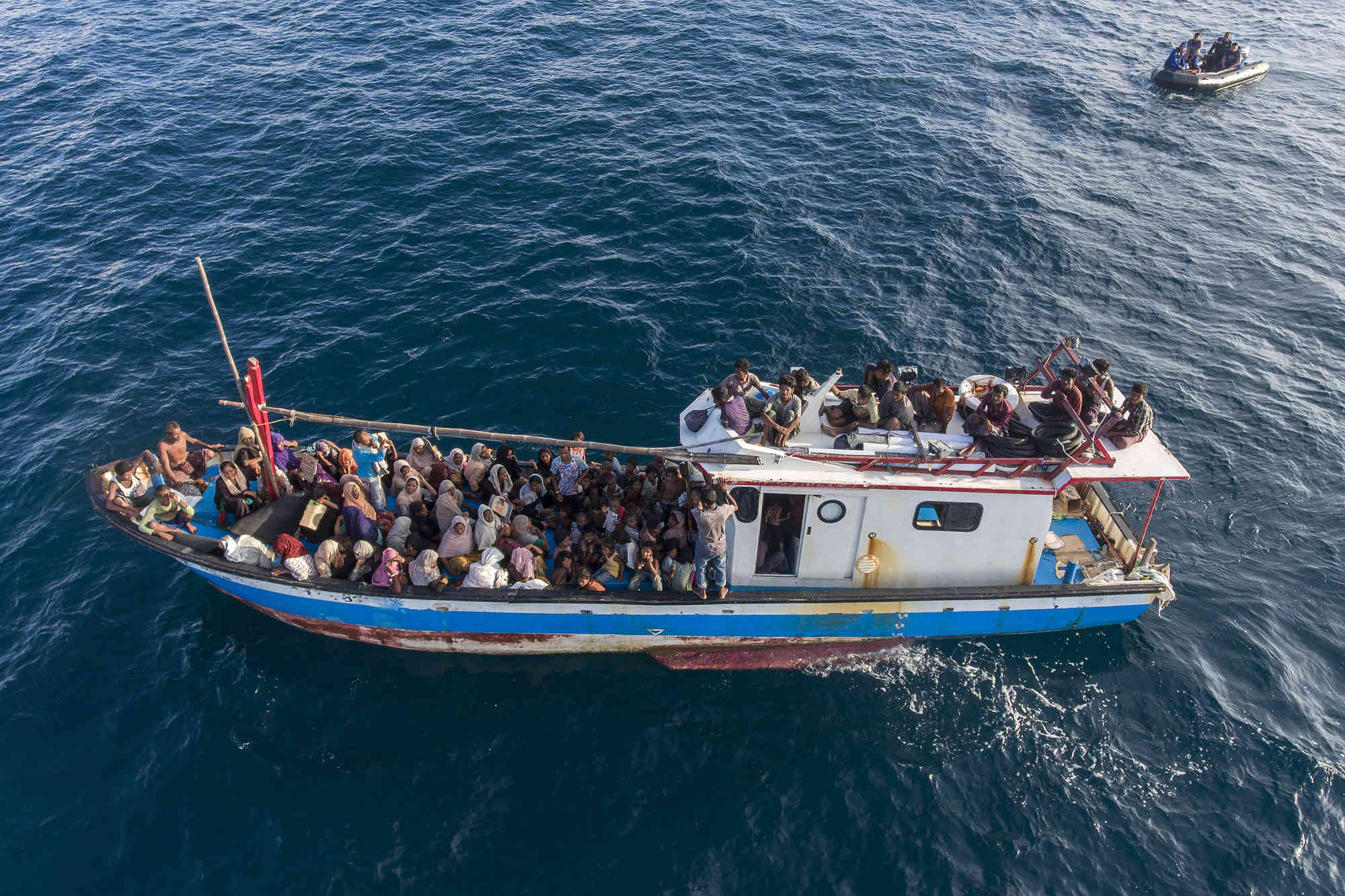 Trois pécheurs accueillent 94 réfugiés rohingyas, alors qu'ils essayés de fuir la Birmanie par la mer