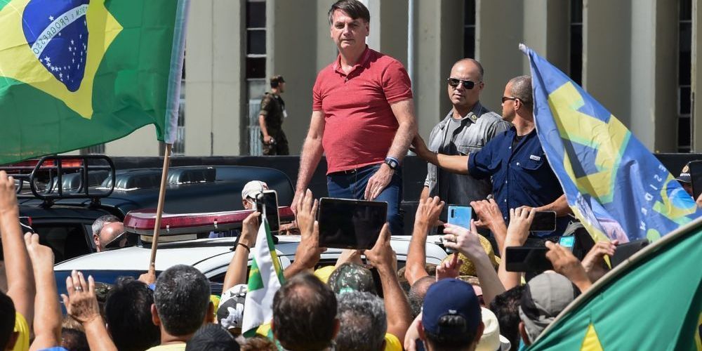 Jair Bolsonaro, farouchement opposé au confinement, n'hésite par à participer à des manifestations contre ces mesures